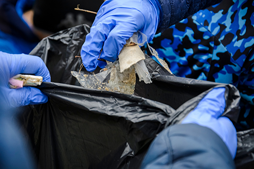 Needle proof gloves to protect from syringes and needles