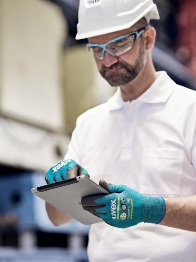 Man Using Touchscreen with Uvex Bamboo TwinFlex Safety Gloves