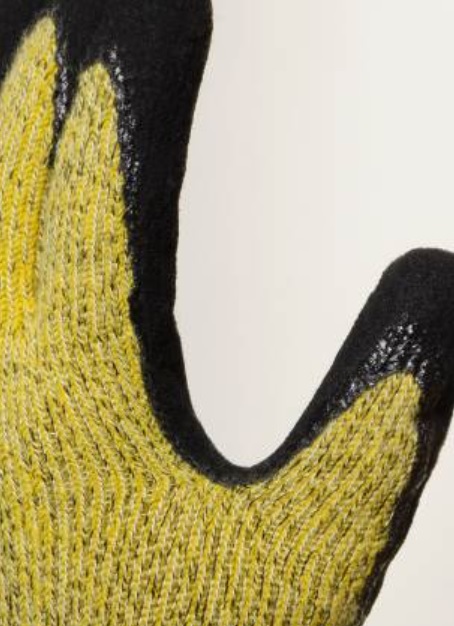 A nitrile dipped coating offers exceptional grip Nitrile dipped coating